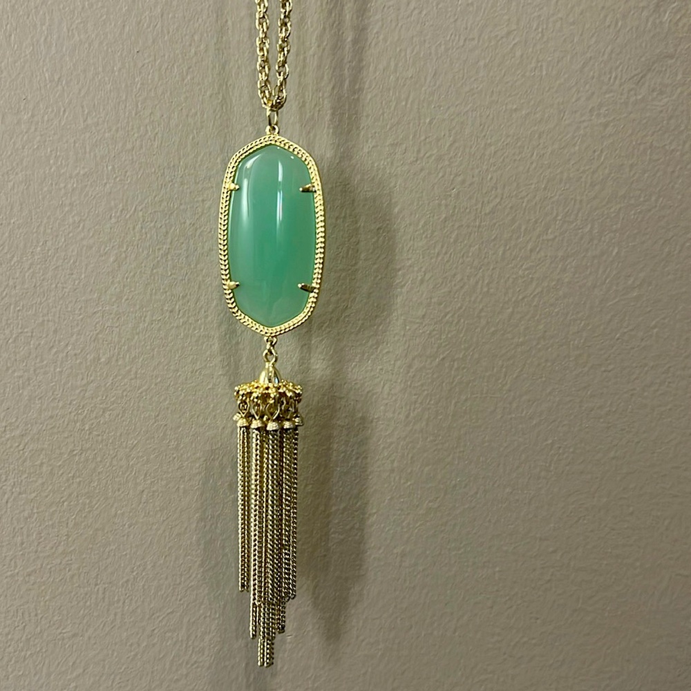Rayne Gold Long Necklace. Kendra Scott necklace. Perfect for your next party!